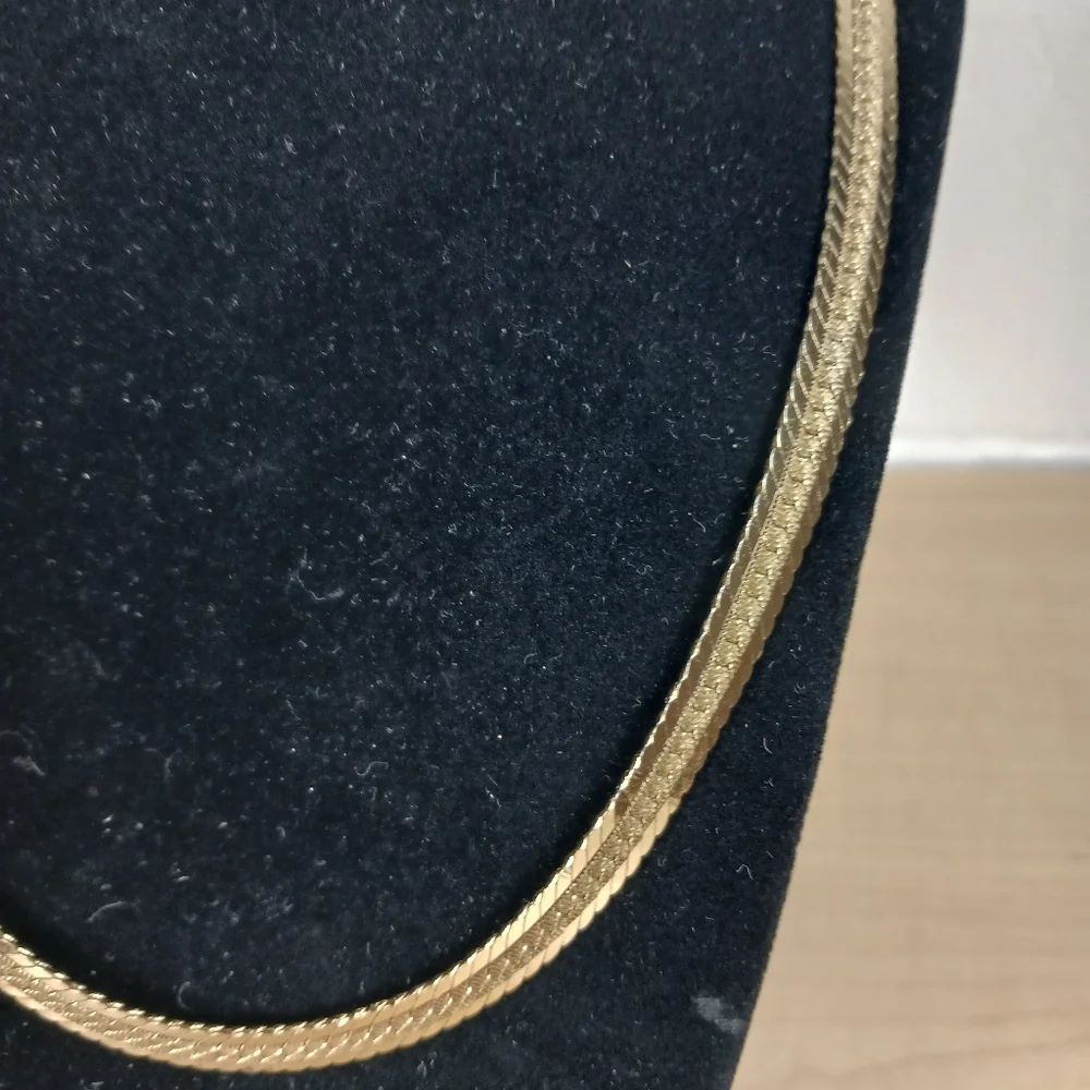 Vintage Gold Tone Herringbone Chain Necklace 24” Sleek Flat Unisex Elegant‎